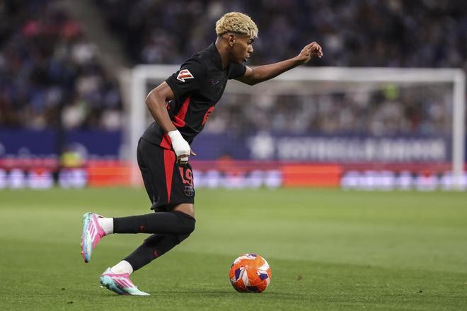 而只有两名球员多次达成这一成就：